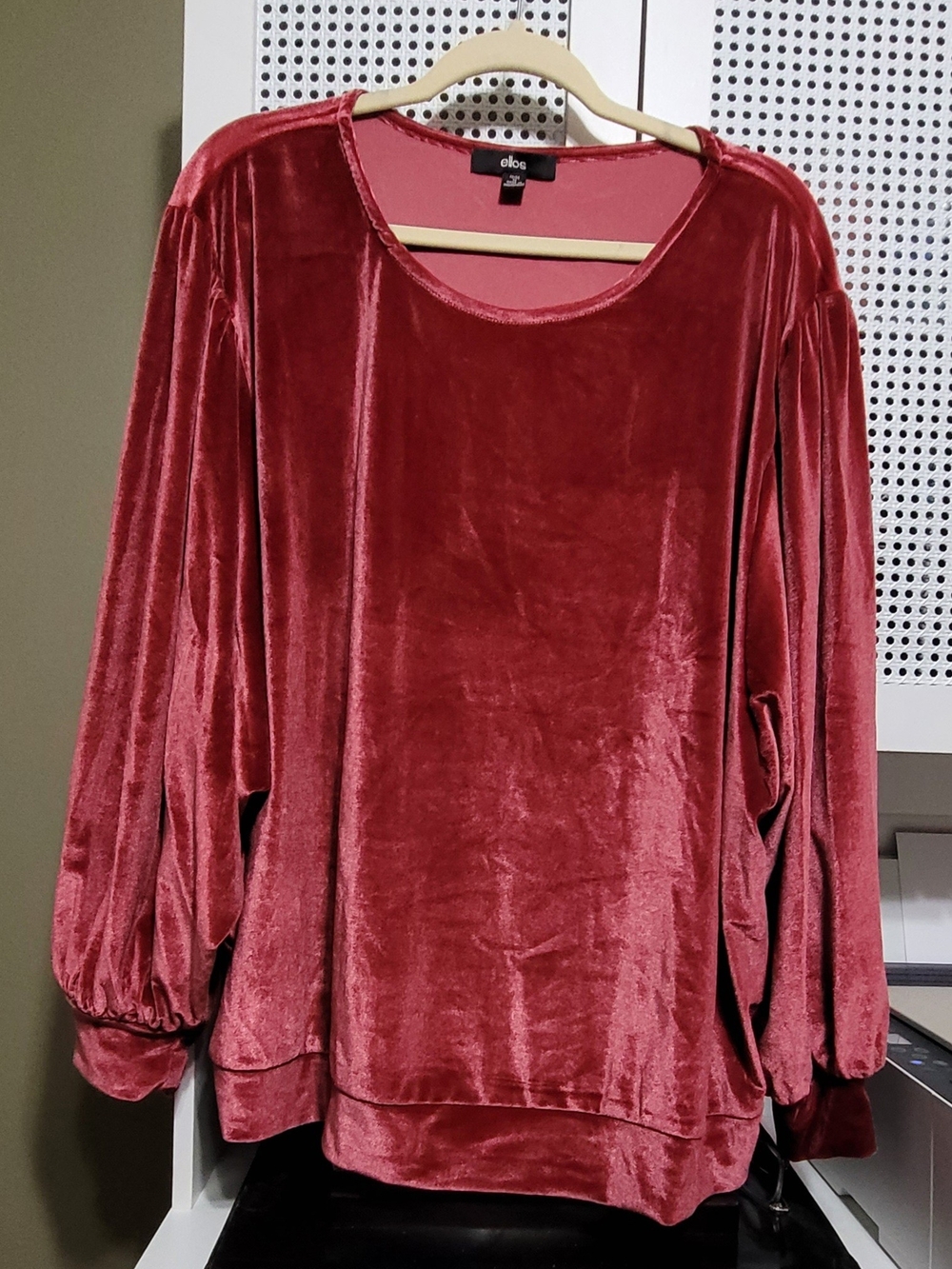 Ellos Plush Velvet Long-Sleeve Sweatshirt in Rose Red
